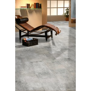 Carrelage Classen Ceramin Neo Vario Casa aspect pierre posé dans un salon.