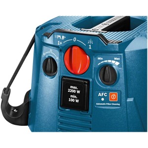 Gros plan : Aspirateur eau et poussière Bosch Professional GAS 35 M AFC avec commandes.