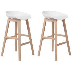 Deux tabourets de bar blancs Micco en hêtre au design scandinave.