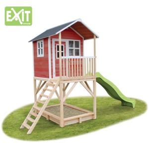 Casetta da gioco in legno EXIT Loft 700 rossa con scivolo e sabbiera.