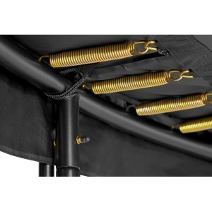 Dettaglio: Molle dorate sul trampolino nero Salta Premium Black Edition.