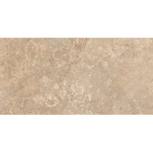 Piastrella da pavimento in gres porcellanato Travertino Crema, 60x120 cm, superficie opaca effetto marmo.