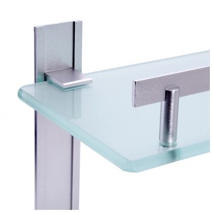 Détail de l'étagère de douche MSV Tabarca à 2 niveaux, en aluminium et verre.