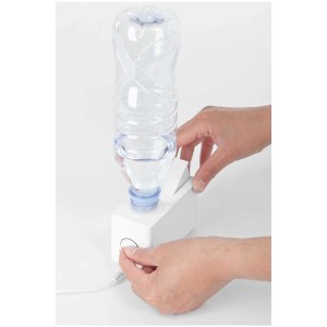 Humidificateur Atlas blanc avec bouteille PET utilisée comme réservoir d'eau.