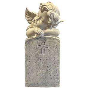 Figurine d'ange grise en polyrésine debout près d'une pierre tombale avec croix, hauteur 16 cm.