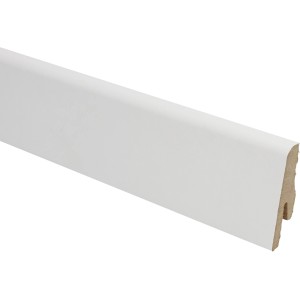 Plinthe blanche Modern 40 Action, 40x14x2500 mm, avec passage de câbles intégré.
