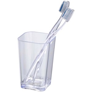 Transparenter, eckiger Zahnputzbecher Candy von Wenko mit zwei Zahnbürsten.