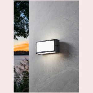 Applique murale extérieure LED Eglo Camarda moderne, boîtier anthracite avec couvercle blanc, 11x22 cm.