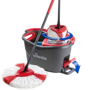 Kit serpillière Vileda EasyWring & Clean: seau gris avec essoreuse rouge et serpillière microfibre rouge et blanc.