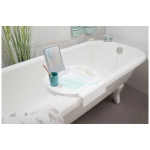 Lavabo enfant Rotho Kiddy Wash blanc sur baignoire avec gobelet et miroir.