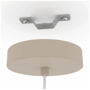 Dettaglio della lampada a sospensione Eglo Terrarossa in beige, acciaio e tessuto. Montaggio a soffitto visibile.