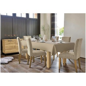 Beige d-c-fix Tischdecke (140x180 cm) auf Esstisch mit Gedeck und Stühlen.
