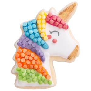 Einhornkopf Ausstecher aus Edelstahl, verziert mit bunten Zuckerstreuseln.
