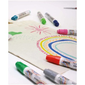 Kreul Textilmarker Junior 5er-Set mit Malbeispiel auf Stofftasche.