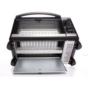 Mini-four Rommelsbacher Speedy BG 950 noir-argent, porte ouverte avec plaque de cuisson et grille. Régulateur visible.