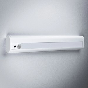 Lampada sottopensile LED Osram bianca con sensore di movimento, ideale come luce notturna.