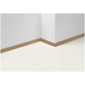 Battiscopa Parador SL 3 decoro D135 rovere su parete e pavimento.