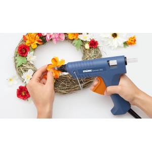 Pistola per colla a caldo Steinel con stick di colla Cristal che crea una ghirlanda di fiori.