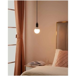 Lampadina LED Eglo Zigbee E27, G95, 13.5W, bianca, in camera da letto.