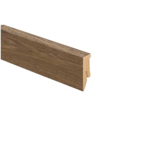 Plinthe Farco Elegance Chêne, 50x18mm, longueur 2,6m. Décor bois pour une finition de sol harmonieuse.