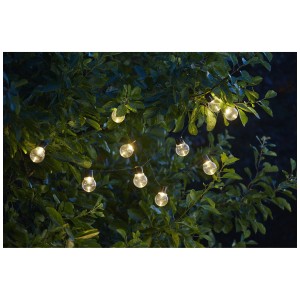 Guirlande solaire Star Trading Partaj avec des sphères lumineuses blanc chaud dans le jardin.