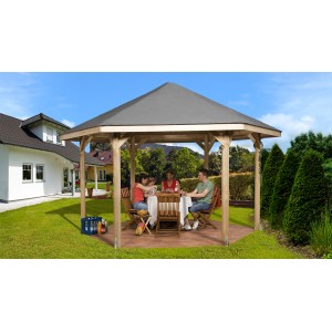 Gazebo Weka 656 in legno con famiglia in giardino. Gazebo da giardino esagonale con tetto grigio.