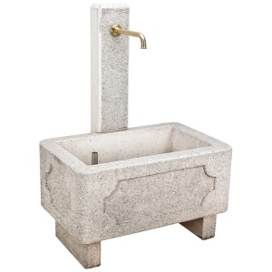 Fontana rettangolare Nouvel Siena II in cemento con rubinetto in ottone, ideale per giardino e acqua piovana.