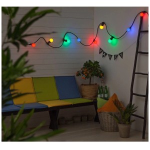 LED-Lichterkette mit bunten E27 G45 Leuchtmitteln (rot, gelb, grün, blau) für Outdoor-Partys.