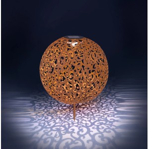 Rostfarbene Globo LED Solar-Kugel mit Dekogeflecht, 40 cm, für den Garten.