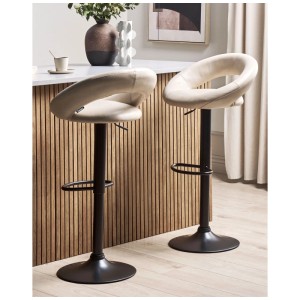 Deux tabourets de bar beiges Beliani Peoria en similicuir avec structure en métal.