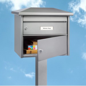 Boîte aux lettres grand volume Burg-Wächter Europa CH 732 argentée avec compartiment à colis et porte ouverte.