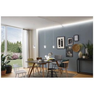 Profilo Paulmann Delta con striscia LED come illuminazione indiretta nella sala da pranzo.