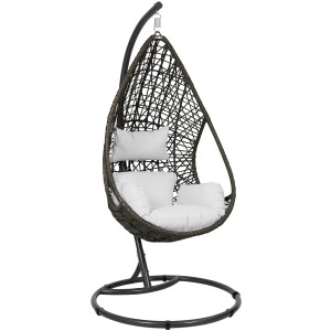 Sedia sospesa greemotion Kuba nera in rattan e acciaio con cuscini bianchi.