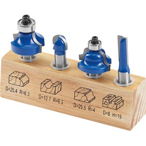 Set de fraises LUX HM, 4 pièces, pour le travail du bois. Différentes formes de fraises dans un support en bois.