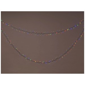 Guirlande lumineuse LED OBI avec 2000 LED multicolores, brillant en deux arcs sur fond sombre. Idéale pour Noël.
