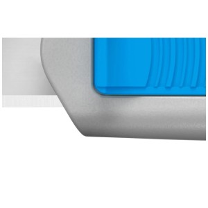 Dettaglio: Coltello di sicurezza Martor Secunorm 540 con cursore blu e manico in alluminio grigio.