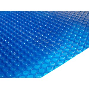 Bâche solaire bleue Steinbach pour piscine rectangulaire 900x400 cm avec film à bulles pour chauffer l'eau de la piscine.