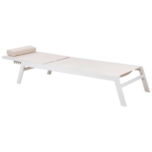 Lettino prendisole Beliani Catania beige in alluminio con schienale regolabile e poggiatesta.
