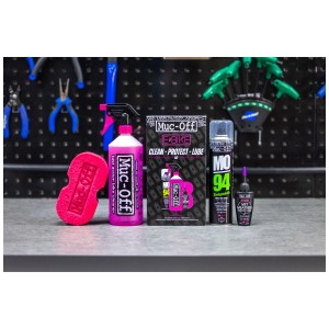 Muc-Off eBike Reinigungsset, 4-teilig: Reiniger, Schutzspray, Schmiermittel und Schwamm für Fahrradpflege.