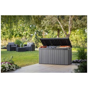 Coffre de jardin ouvert Keter Darwin gris 570 l avec coussins dans le jardin.