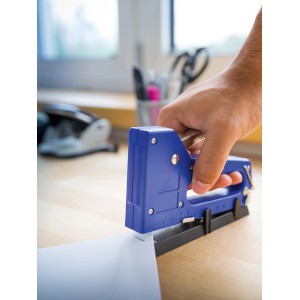 Cucitrice combinata LUX Classic blu che pinza carta, adatta per tessuto, legno e cartone.