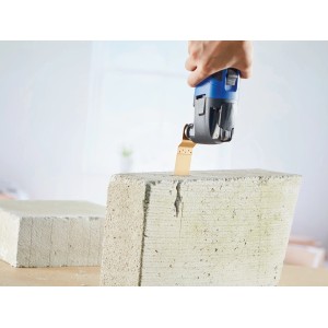 Lame de scie plongeante LUX HM (33 mm) utilisée pour usiner la pierre avec un outil multifonction.