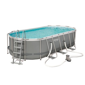 Piscine ovale Quick-Up avec échelle et pompe, remplie d'eau.