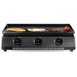 Schwarzer Cozze Gasgrill G-70 mit 3 Brennern und Speisen auf der Grillfläche.