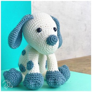 Hardicraft Set uncinetto cucciolo Brix, grigio-bianco, 20cm. Set fai-da-te per un simpatico cagnolino.