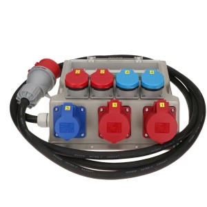 Distributore di corrente da cantiere grigio IP44 con cavo CEE32-5 e diverse prese per uso esterno.