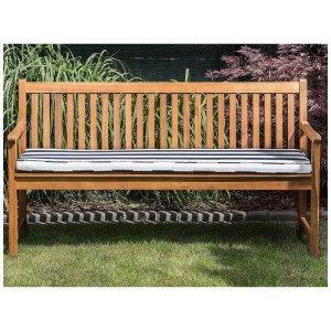 Banc de jardin Vivara en acacia avec coussin rayé bleu marine sur pelouse. Idéal pour l'extérieur.