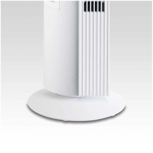 Gros plan : Ventilateur tour Cygnus blanc (65 W) avec base stable.