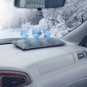 Thomar AirDry Auto-Luftentfeuchter Ice Fresh auf Armaturenbrett, gegen beschlagene Scheiben.
