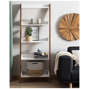 Étagère échelle Beliani Mobile Trio, marron/blanc, 5 niveaux, style scandinave, en salon.
